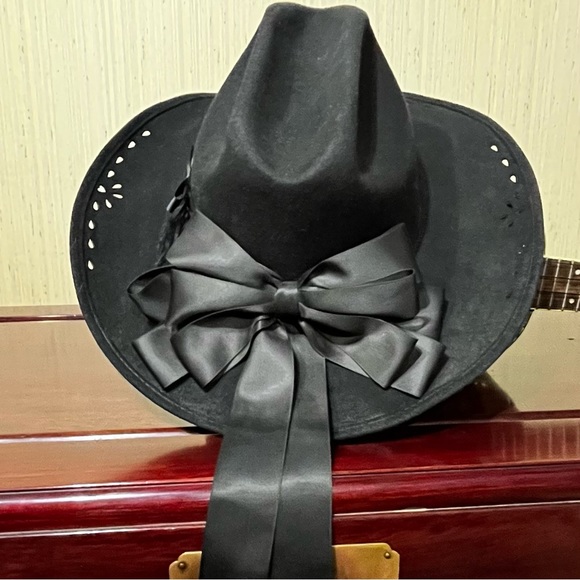 Black Nancy Hughes Cowgirl hat - Picture 1 of 5